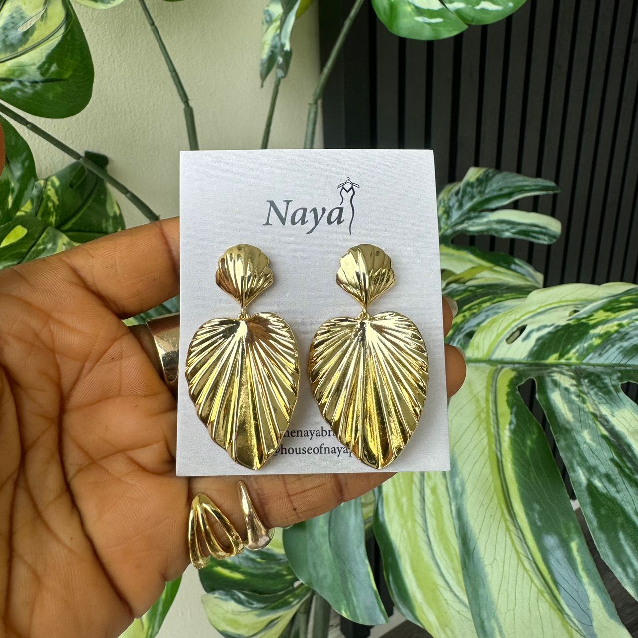 earring 122