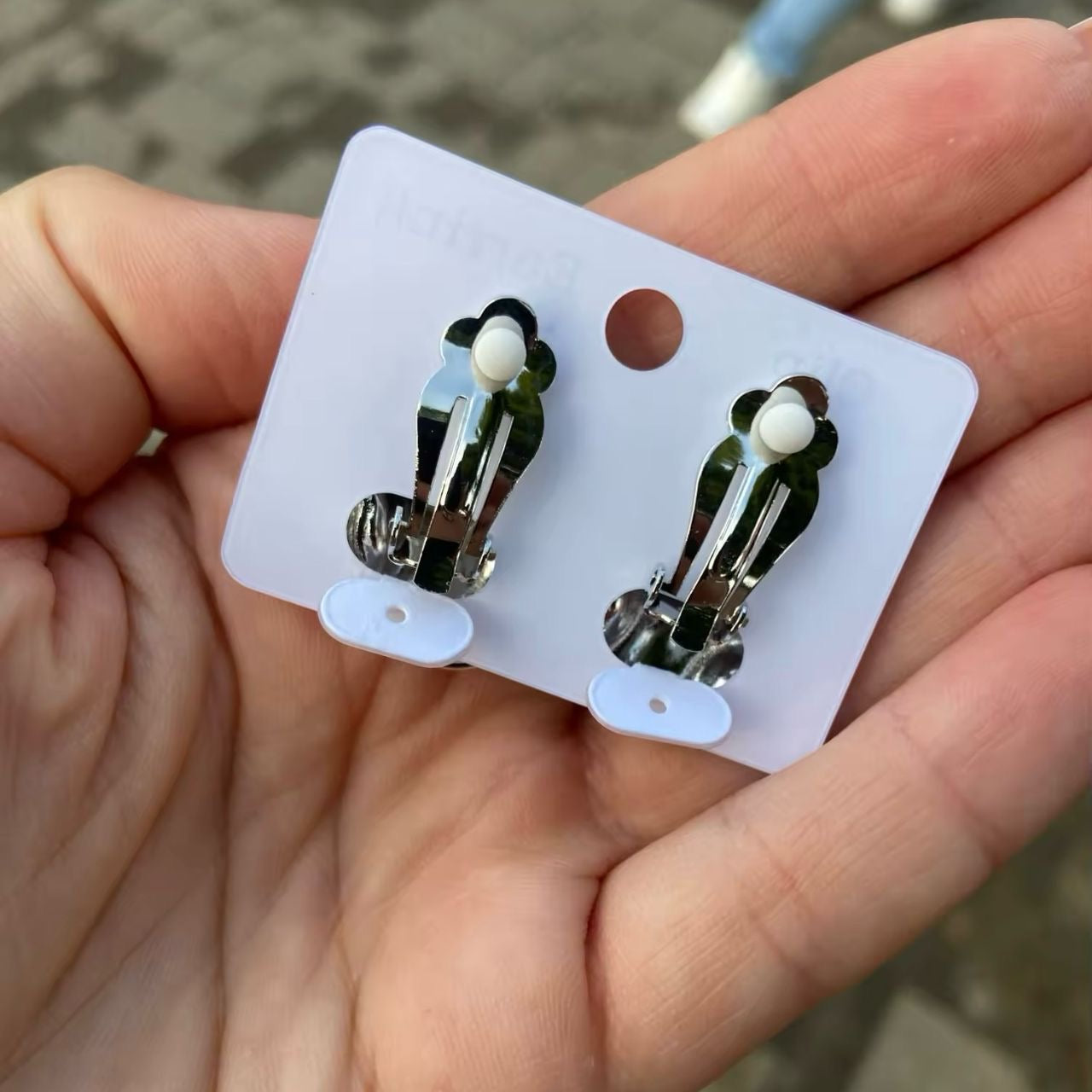 Non tarnish clip earring