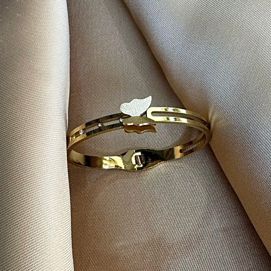 Non tarnish bracelet